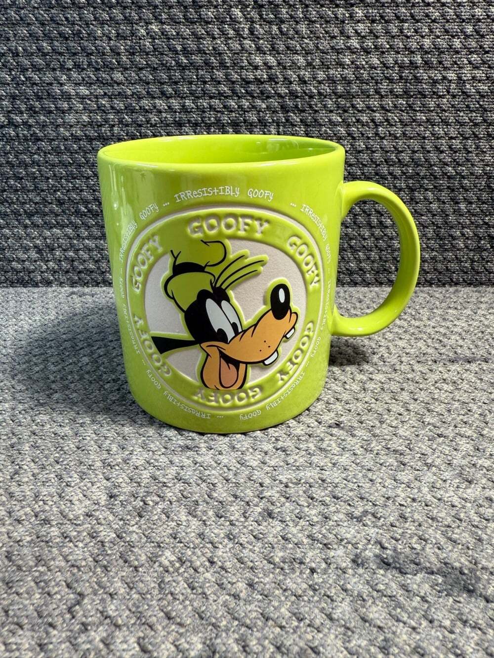 Disney Parks IRRESISTIBLY GOOFY Oversized 20 oz Lime Green Mug Authentic Cup